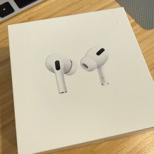 Apple AirPods Pro 1st Generation (BROKEN LEFT AIRPOD)
